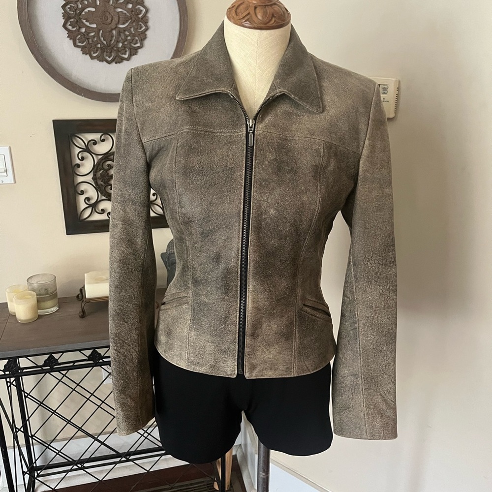 Identify Women's Brown Jacket